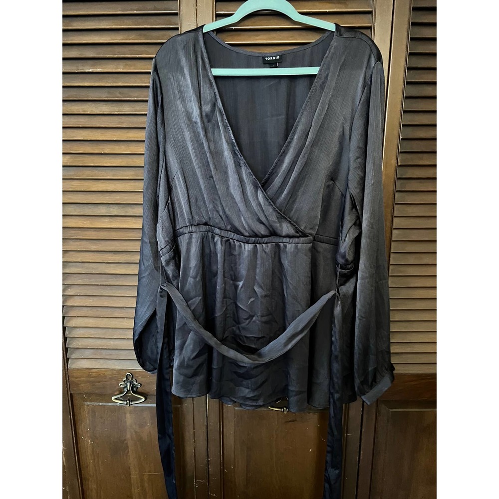 Torrid Long Sleeve Silky Blouse (size 3)